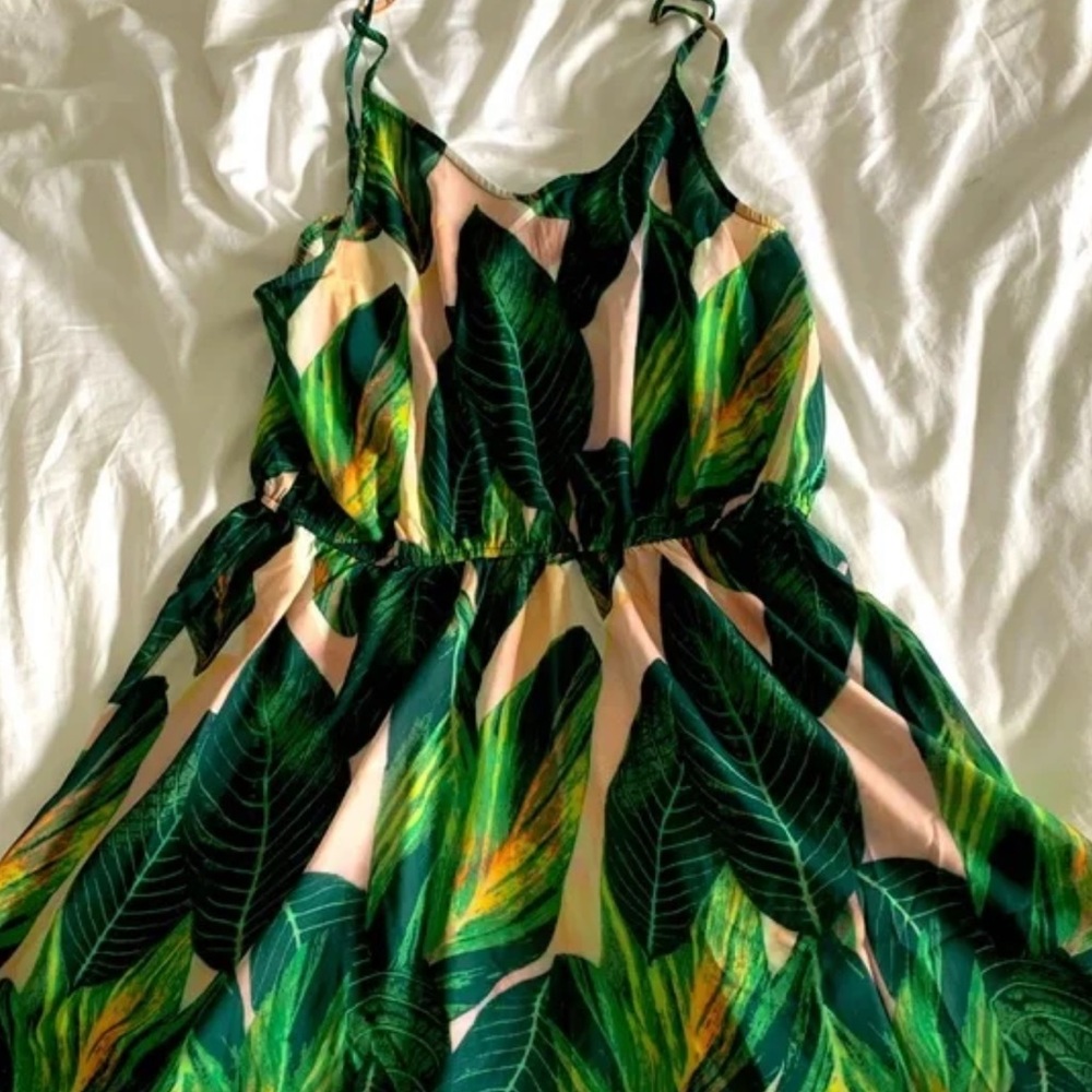 CUPSHE coverup or dress LEAF Large